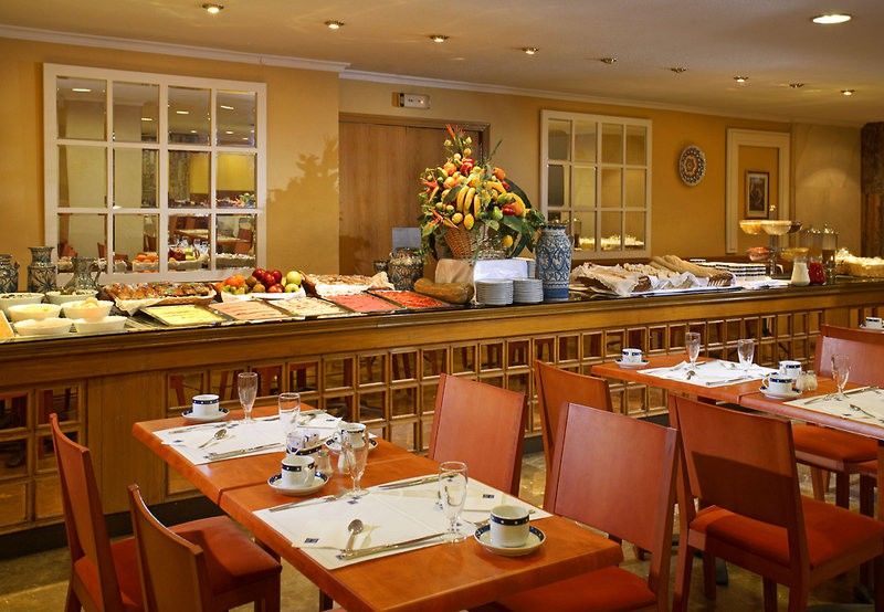 Sercotel Cordoba Medina Azahara Ресторан фото